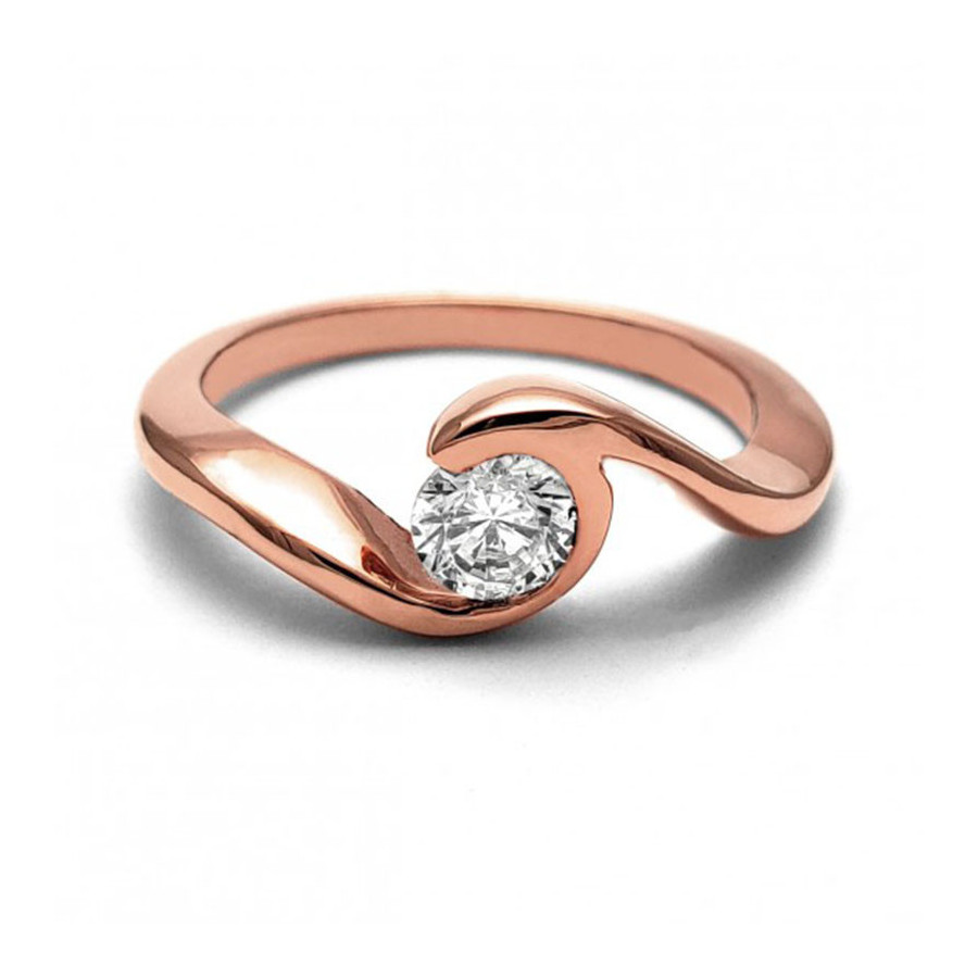 Anillo de Compromiso, oro rosa 14k, peso aproximado 3.74gr, gema zirconia de 5 milímetros de diámetro.