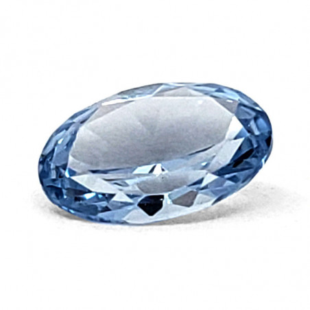 Topacio Azul corte oval, tamaño aprox 6.5mm x 4mm