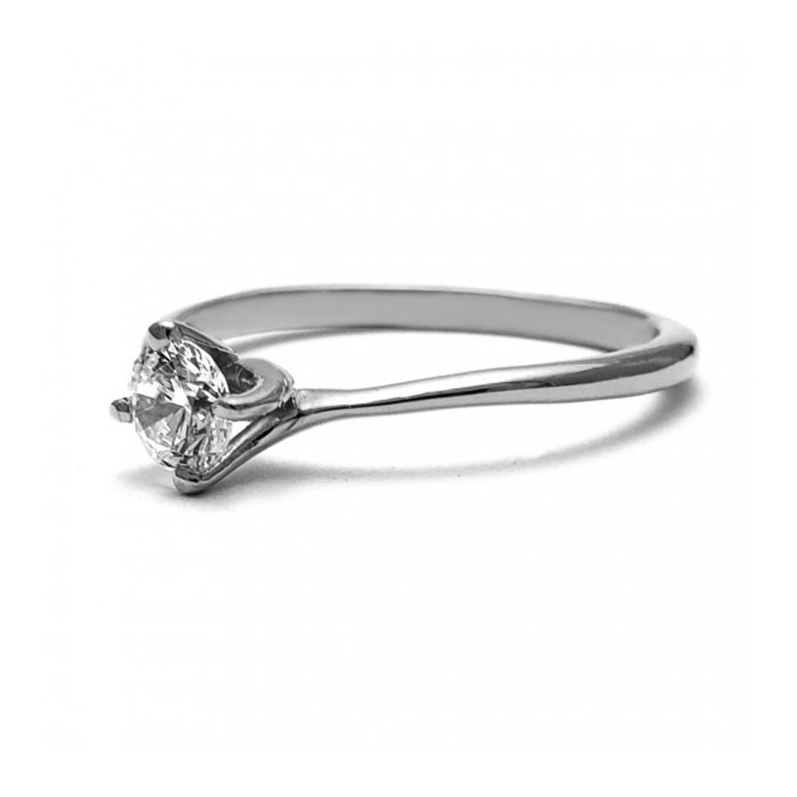 Anillo de Compromiso, plata natural ley .925, peso aproximado 1.98gr, gema zirconia de 4.5 milímetros de diámetro.