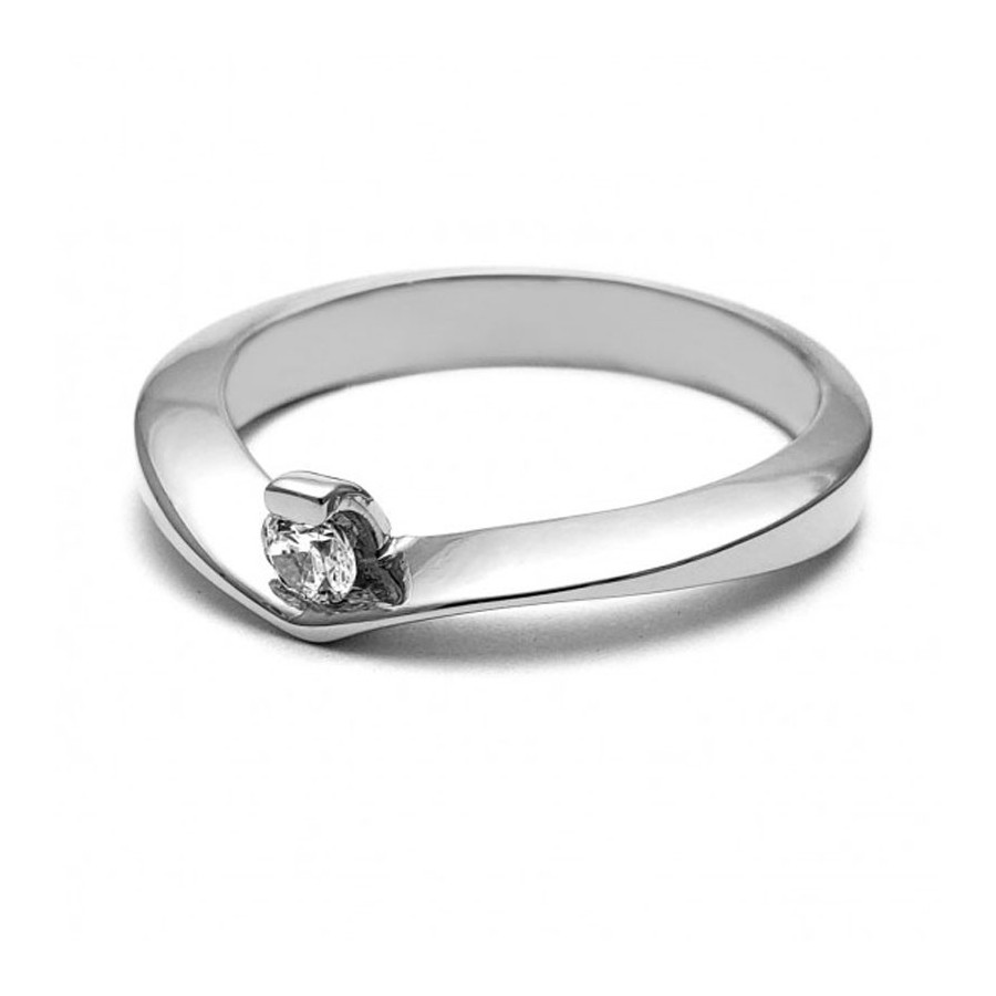 Anillo de Compromiso, plata natural ley .925, peso aproximado 3gr, gema zirconia de 4 milímetros de diámetro.