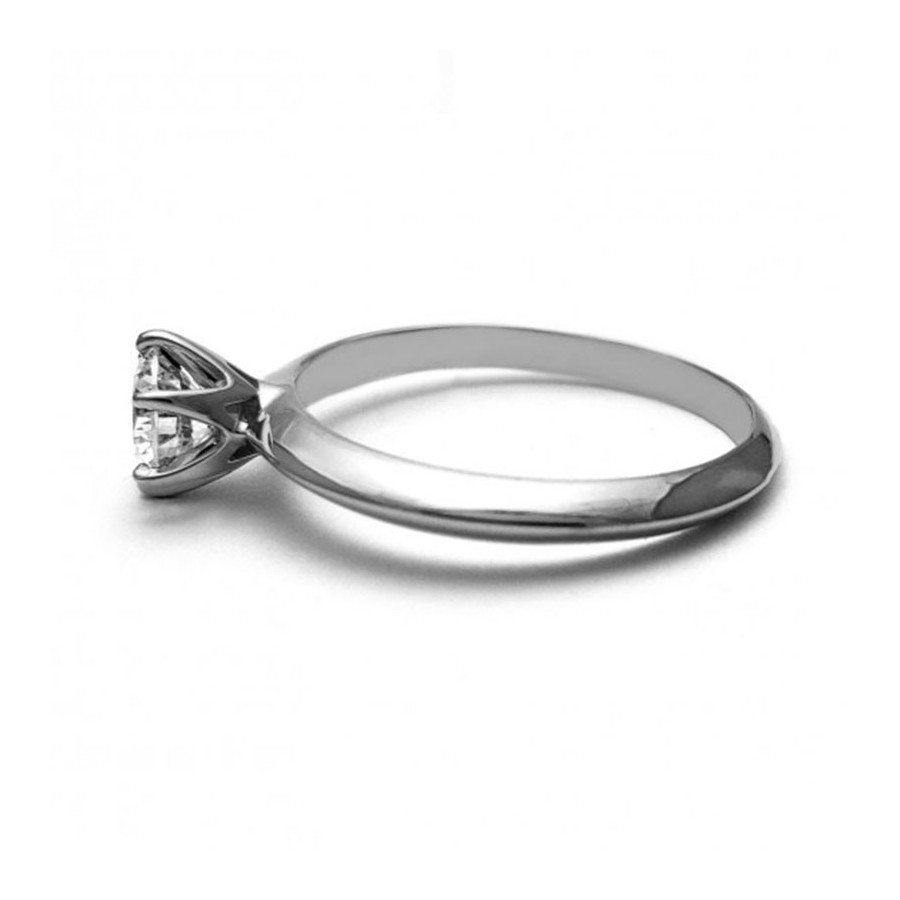 Anillo de Compromiso, oro blanco 14k, peso aproximado 2.3gr, gema zirconia de 5 milímetros de diámetro.
