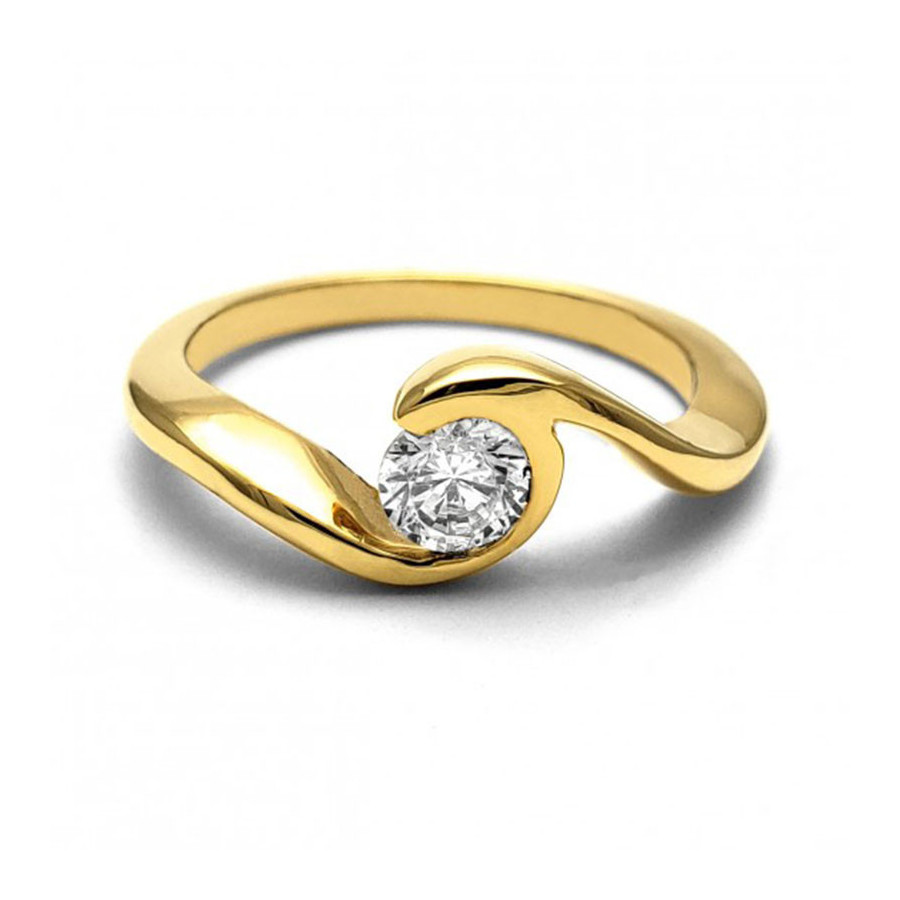 Anillo de Compromiso, amarillo 14k, peso aproximado 3.74gr, gema zirconia de 5mm de diametro. Anillo de Compromiso, amarillo 14k, peso aproximado 3.74gr, gema zirconia de 5mm de diametro.