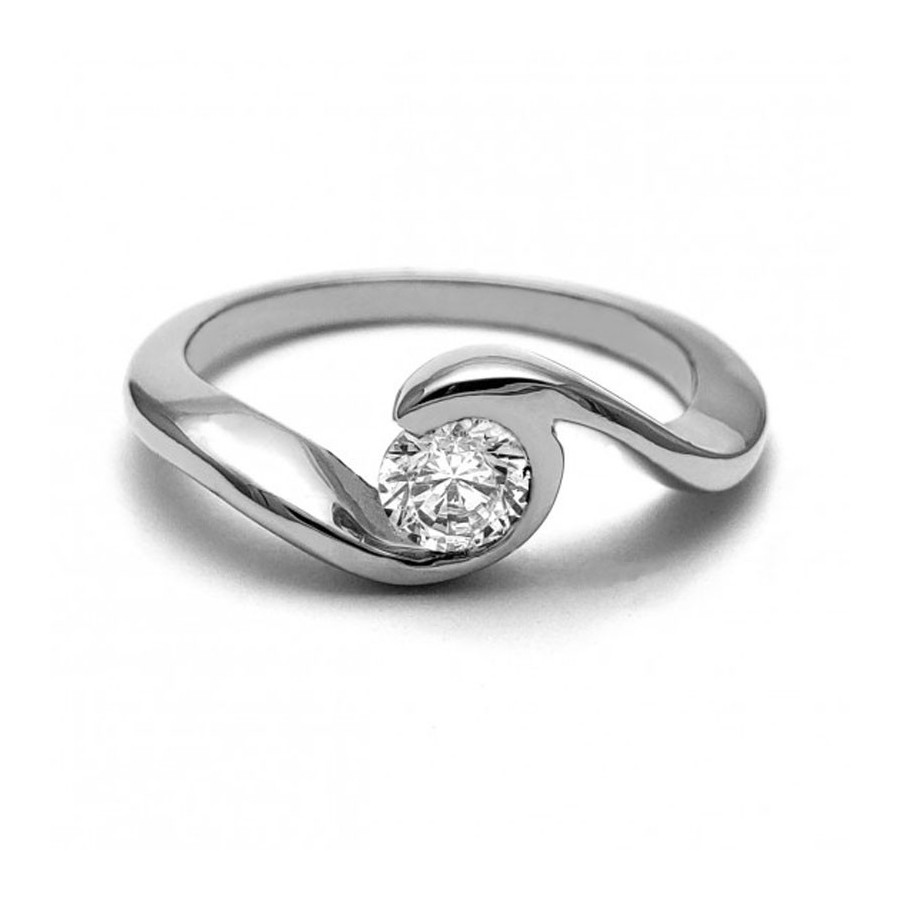 Anillo de Compromiso, oro blanco 14k, peso aproximado 3.74gr, gema zirconia de 5mm de diámetro.