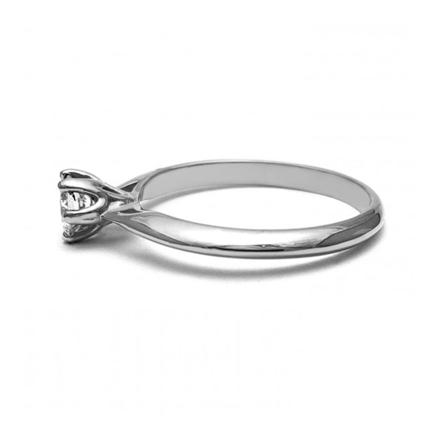 Anillo de Compromiso, plata natural ley .925, peso aproximado 2.5gr, gema zirconia de 5 milímetros de diámetro.