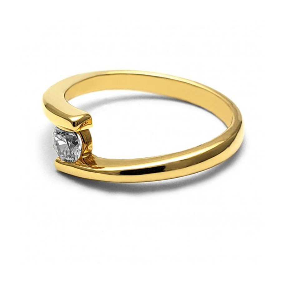 Anillo de Compromiso, oro amarillo 14k, peso aproximado 3.28gr, gema zirconia de 4 milímetros de diámetro.