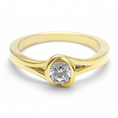 Anillo de Compromiso, oro amarillo 14k, peso aproximado 3.52gr, gema zirconia de 4.5 milímetros de diámetro.