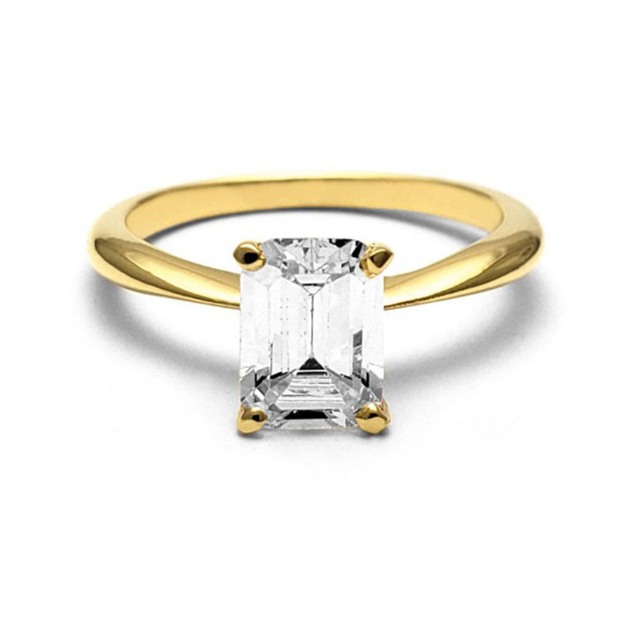Anillo de Compromiso, oro amarillo 14k, peso aproximado 3.04gr, gema zirconia de 7.5*5.5 milímetros.