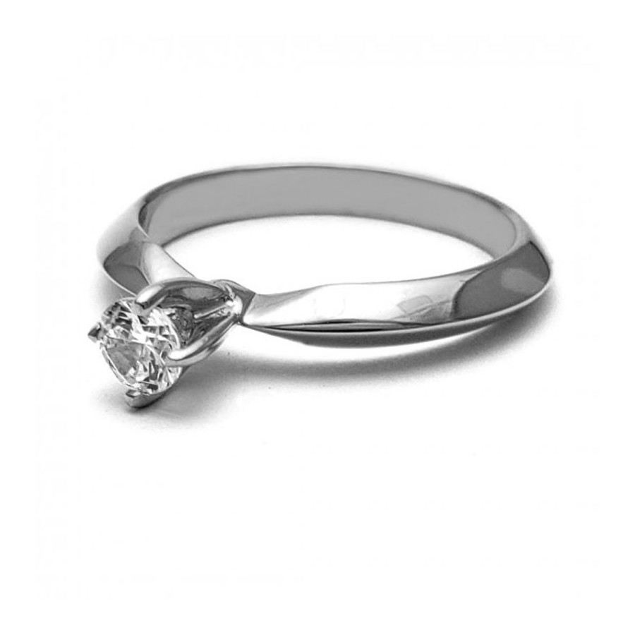 Anillo de Compromiso, oro blanco 14k, peso aproximado 3.24gr, gema zirconia de 4 milímetros de diámetro.