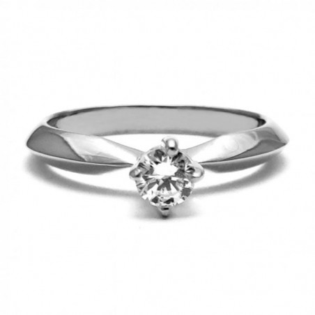 Anillo de Compromiso, oro blanco 14k, peso aproximado 3.24gr, gema zirconia de 4 milímetros de diámetro.