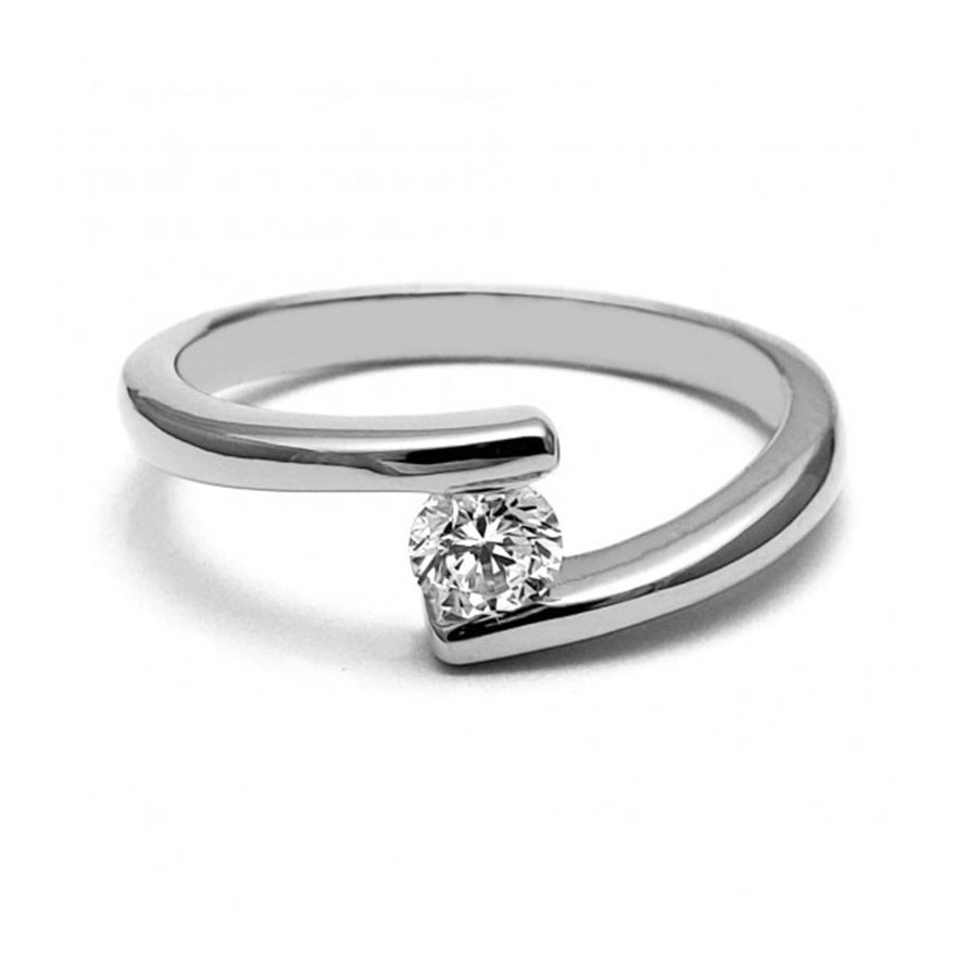 Anillo de Compromiso, oro blanco 14k, peso aproximado 3.28gr, gema zirconia de 4 milímetros de diámetro. Anillo de Compromiso, oro blanco 14k, peso aproximado 3.28gr, gema zirconia de 4 milímetros de diámetro.