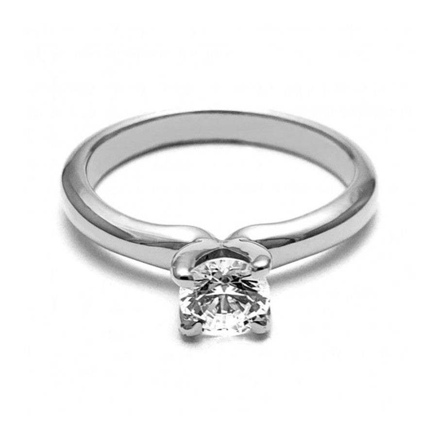 Anillo de Compromiso, plata natural ley .925, peso aproximado 3.39gr, gema zirconia de 5 milímetros de diámetro. Anillo de Compromiso, plata natural ley .925, peso aproximado 3.39gr, gema zirconia de 5 milímetros de diámetro.