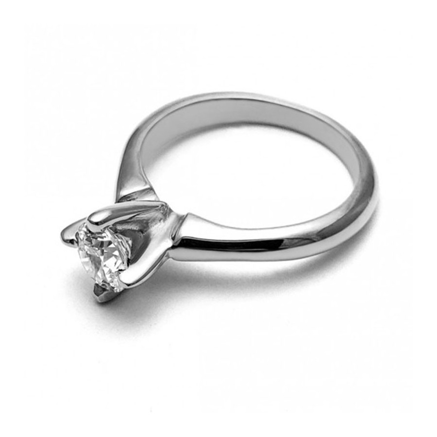 Anillo de Compromiso, plata natural ley .925, peso aproximado 3.29gr, gema zirconia de 5 milímetros de diámetro.
