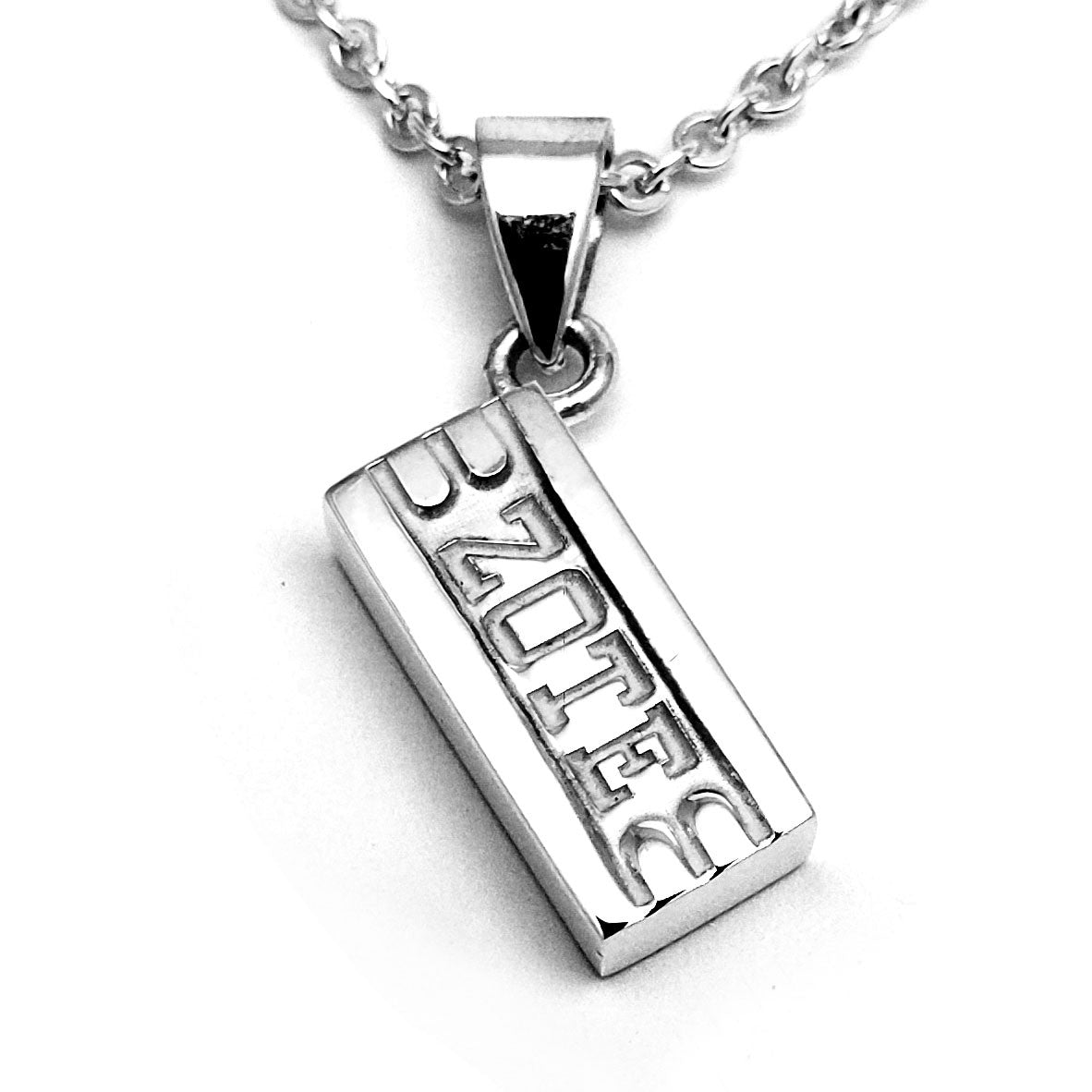 Dije personalizado estilo jabón Zote, plata natural ley .925,  incluye cadena de plata.