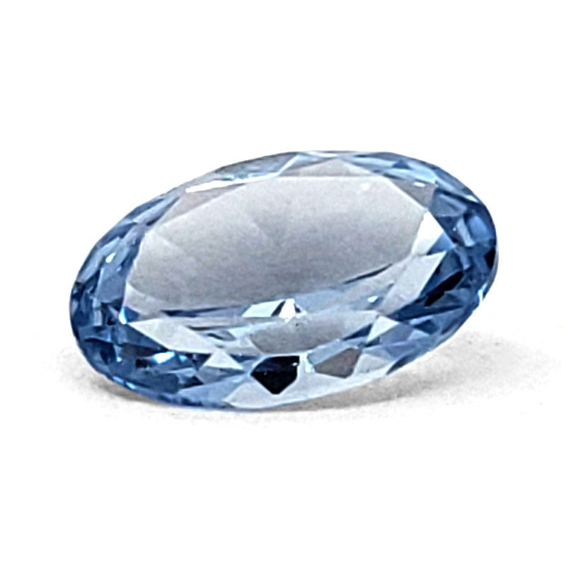Topacio Azul corte oval, tamaño aprox 6.5mm x 4mm
