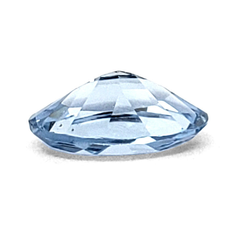 Topacio Azul corte oval, tamaño aprox 6.5mm x 4mm