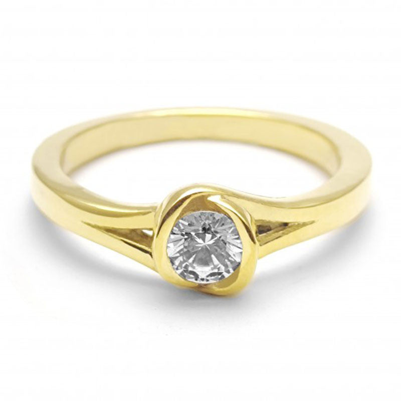 Anillo de Compromiso Solitario | Oro Amarillo 14K | Zirconia de 4.5 mm | Peso aprox. 3.52 g