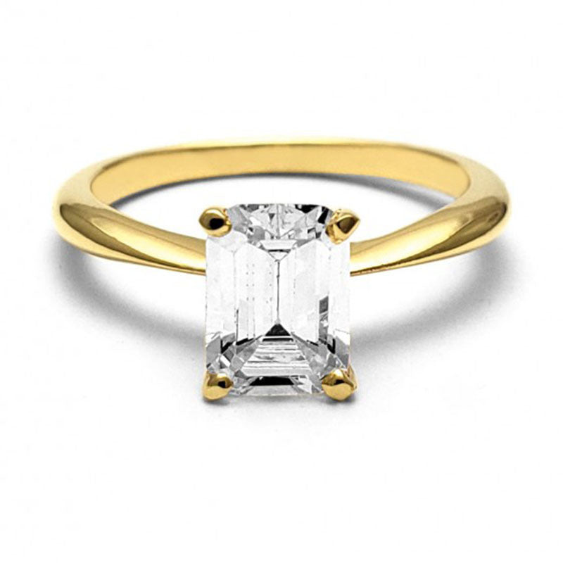 Anillo de Compromiso Solitario Corte Esmeralda | Oro Amarillo 14K | Zirconia 7.5 × 5.5 mm | Peso aprox. 3.04 g