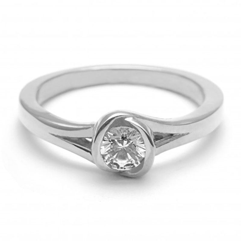 Anillo de Compromiso Solitario | Oro Blanco 14K | Zirconia de 4.5 mm | Peso aprox. 3.52 g